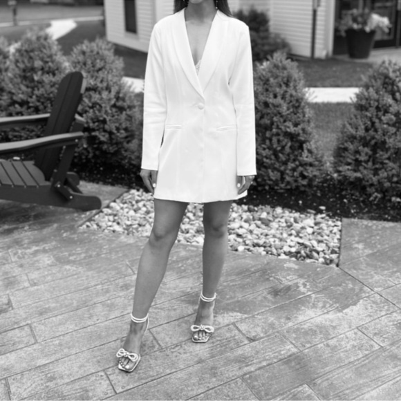 NONCHALANT Dina Blazer Dress in Off White - Picture 3 of 10